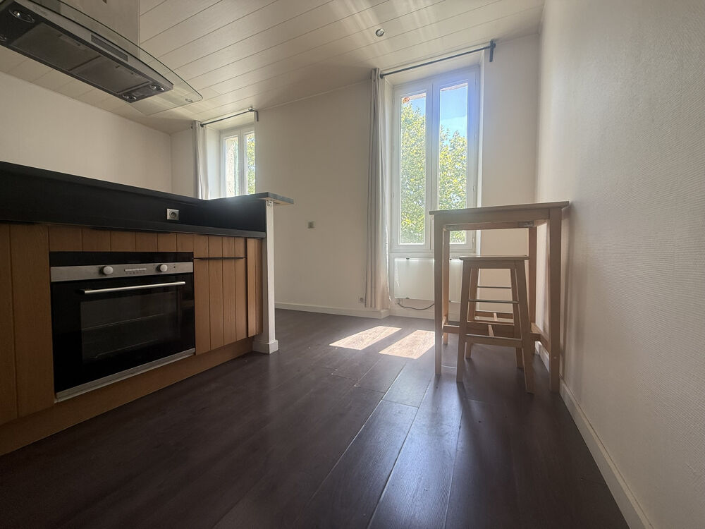Deux pîèces au premier étage d'une petite copropriété