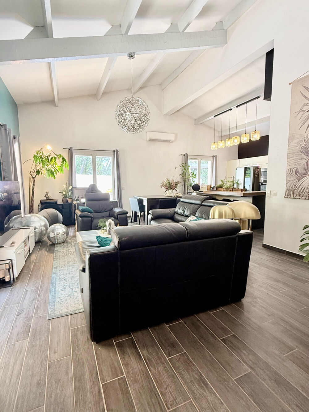 Vente Maison La Crau- La Moutonne - Villa 9 pièces-226m2 avec Piscine + 4 Studios La crau