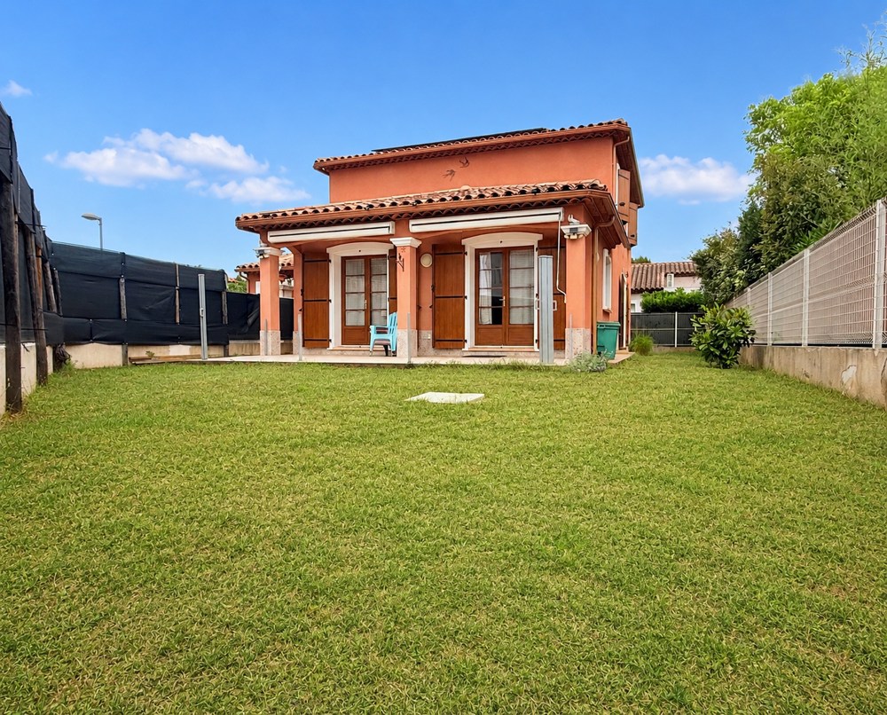 Maison avec jardin et garage