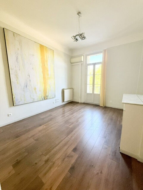 TOULON HAUTE VILLE - LOCAL PROFESSIONNEL - BUREAUX 7 PIECES - 165m2 430000 83000 Toulon