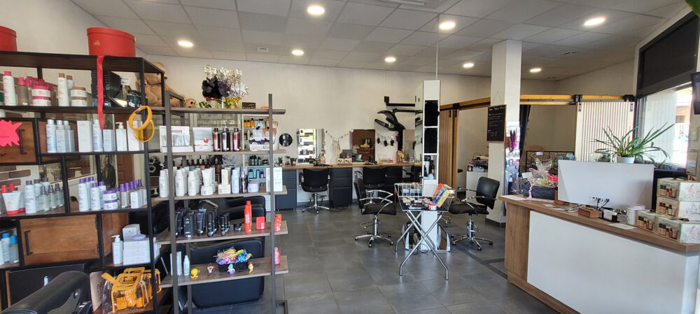  Fonds de commerce salon de coiffure barber esthétique possibilité achat murs Sollies pont 