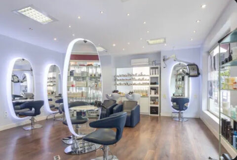 Fonds de commerce salon de coiffure barber esth&eacute;tique (possibilit&eacute; achat des murs) La VALETTE du Var 77000 83160 La valette du var