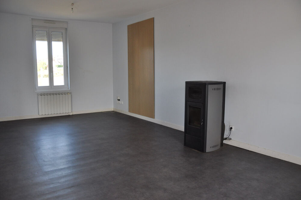 Vente Maison Belle longère de construction traditionnelle, avec 2 chambres (possibilité 3), terrain de 892 m2, proche centr Lapalisse