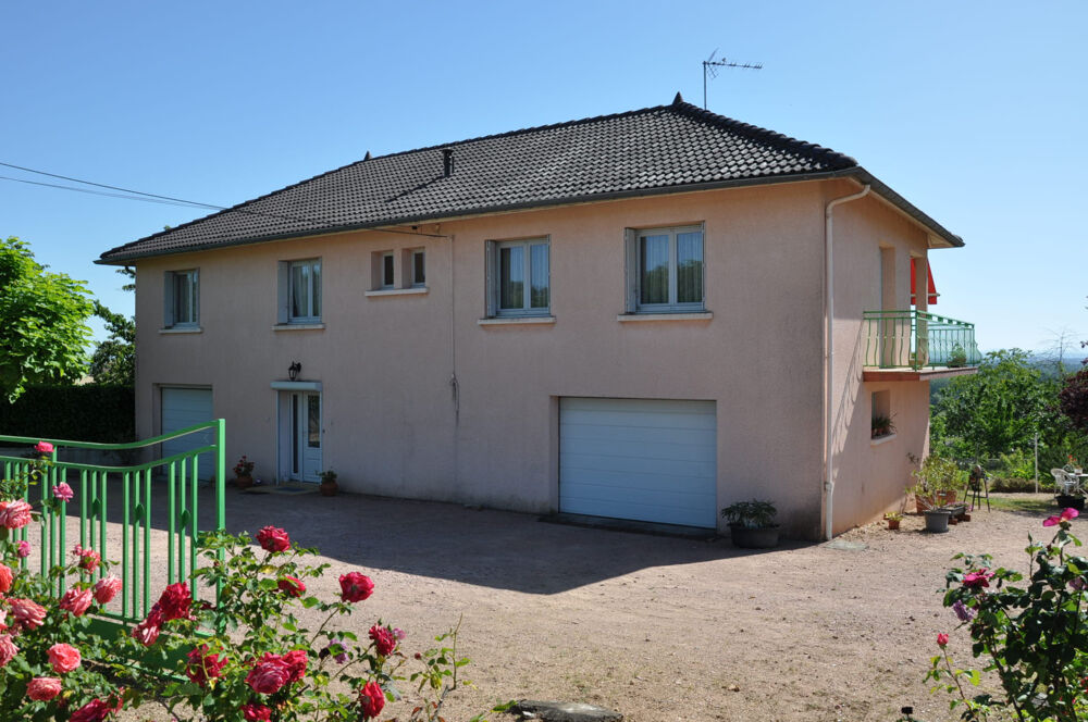 Beau pavillon avec 4 chambres, 2 garages et terrain de 4170 m2