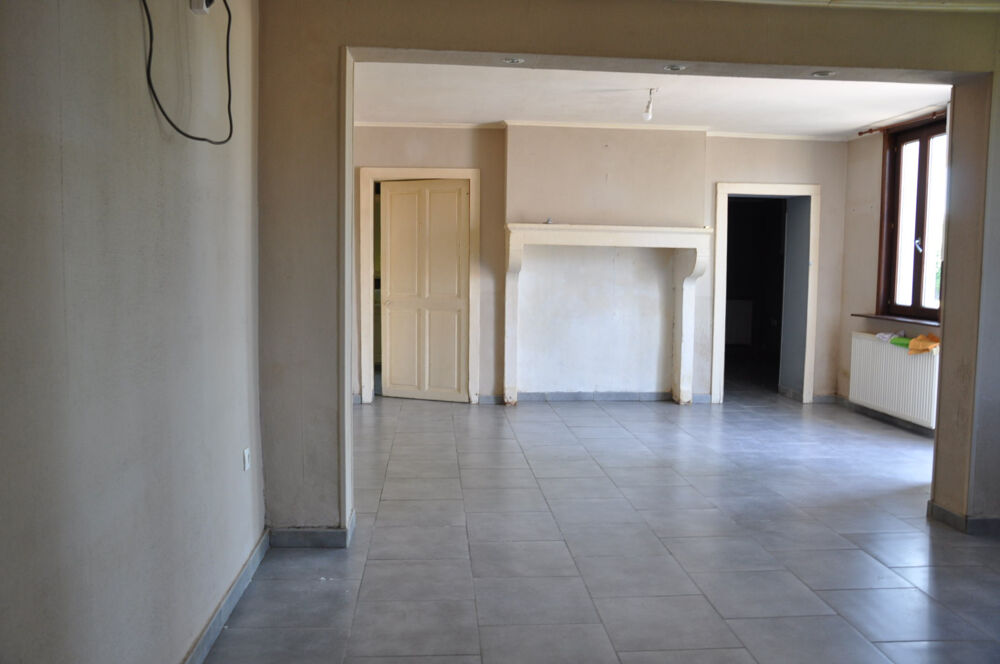 Vente Maison Belle maison en pierre, avec 2 chambres, une grange et terrain de 1543 m2 Liernolles