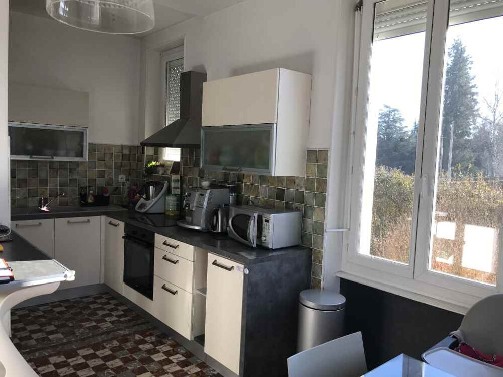 Maison individuelle 118m2, avec garage et 2360m2 de terrain, située à 10' de LAPALISSE, 20' de ROANNE