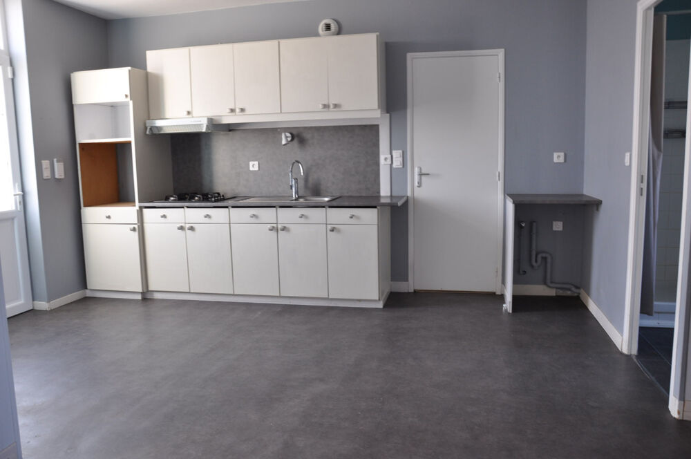 Vente Maison Belle longère de construction traditionnelle, avec 2 chambres (possibilité 3), terrain de 892 m2, proche centr Lapalisse