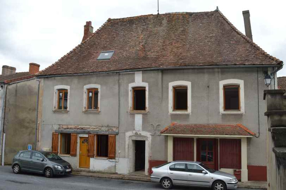 Vente Maison Grande maison de village de caractère, de 387 m2, avec 3 appartements, un grand atelier, un garage, et une co Montaiguet en forez