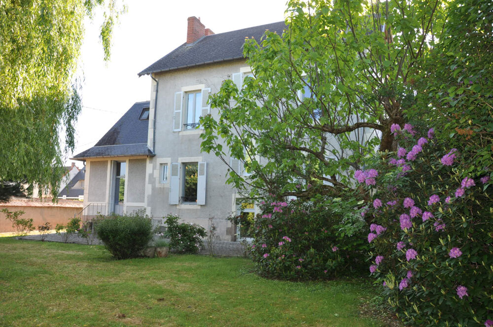 Belle propriété bourgeoise avec dépendances, piscine, 5 chambres et terrain de 1724 m2
