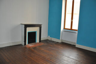 Vente Immeuble Immeuble de caractère en centre-ville, avec local commercial, duplex et appartement loué Lapalisse