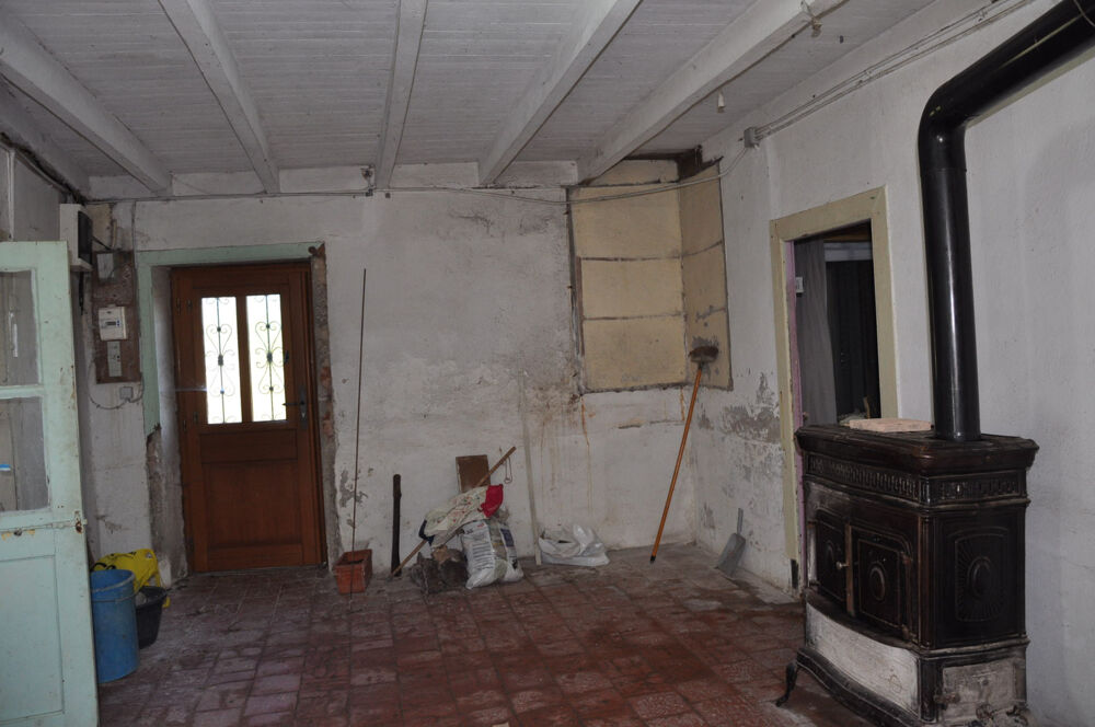 Vente Maison Maison en pierre de granite à fort potentiel aménageable, avec un petit terrain, et une vue exceptionnelle... Arfeuilles