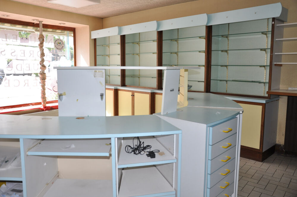 Bel immeuble à usage de local commercial et appartement en duplex