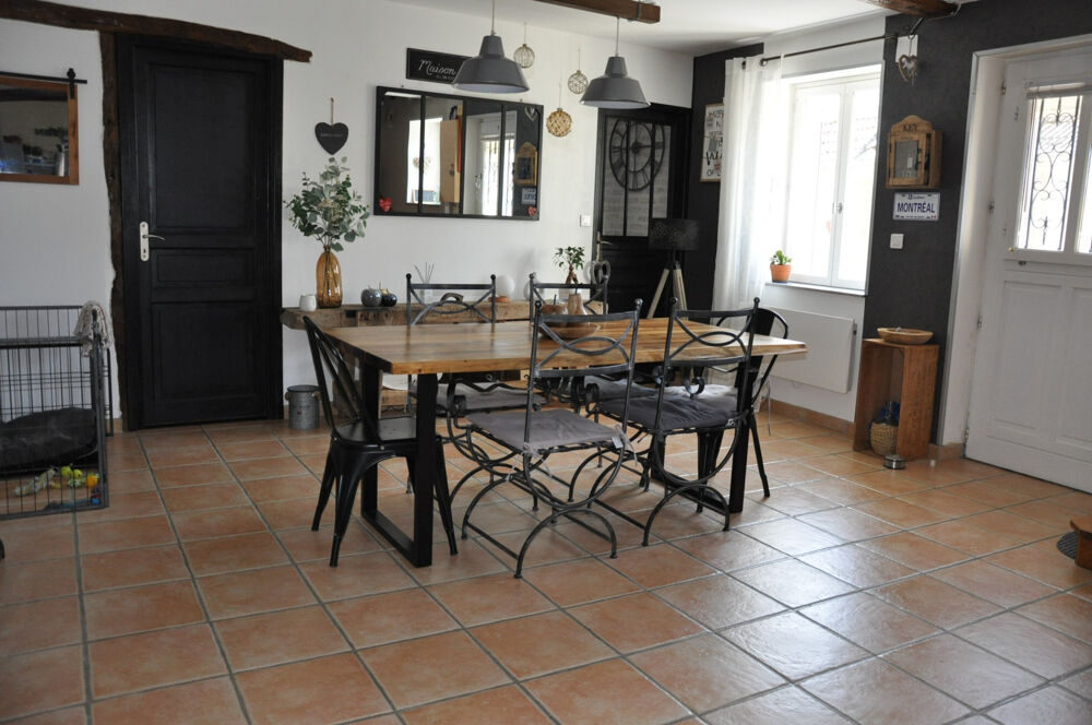 Belle maison de campagne, avec 3 chambres, terrain de 1409 m2 et dépendances