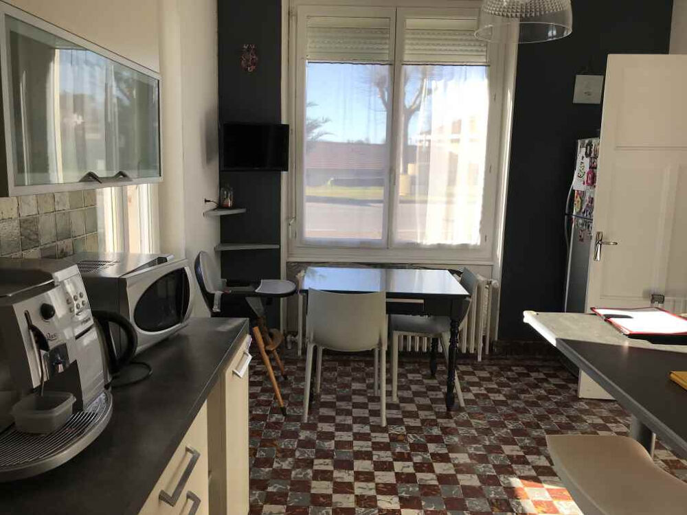 Maison individuelle 118m2, avec garage et 2360m2 de terrain, située à 10' de LAPALISSE, 20' de ROANNE