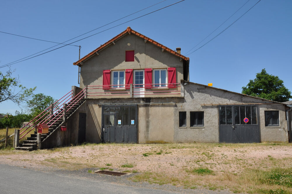 Vente Maison Ensemble immobilier comprenant un appartement, un double atelier, un dépôt et un abri, sur 5548 m2. Le bouchaud