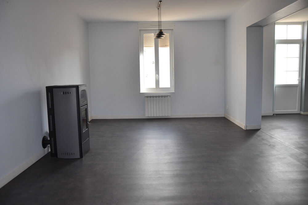 Vente Maison Belle longère de construction traditionnelle, avec 2 chambres (possibilité 3), terrain de 892 m2, proche centr Lapalisse