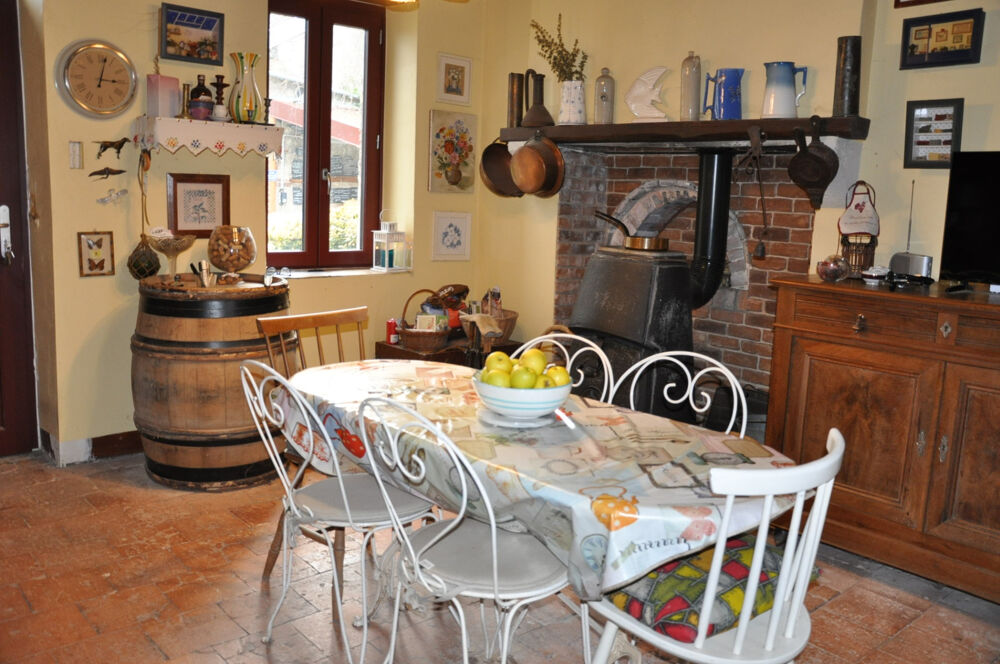 Jolie longère en pierre de chaux, avec 4 hectares de terrain