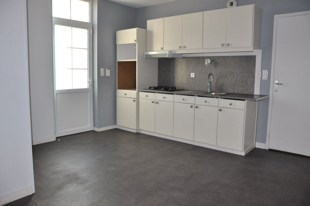 Vente Maison Belle longère de construction traditionnelle, avec 2 chambres (possibilité 3), terrain de 892 m2, proche centr Lapalisse