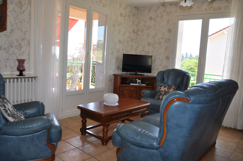 Beau pavillon avec 4 chambres, 2 garages et terrain de 4170 m2