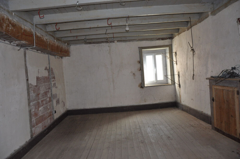 Vente Maison Maison en pierre de granite à fort potentiel aménageable, avec un petit terrain, et une vue exceptionnelle... Arfeuilles