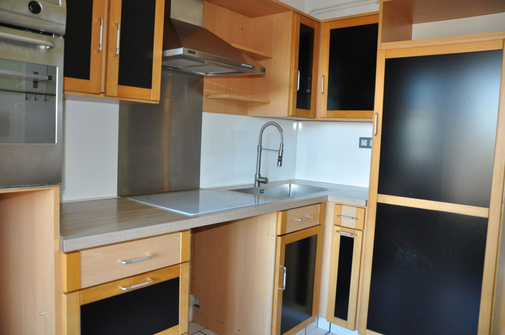 Location Appartement Bel appartement au 3 éme étage avec 3 chambres, cuisine équipée et balcon Lapalisse