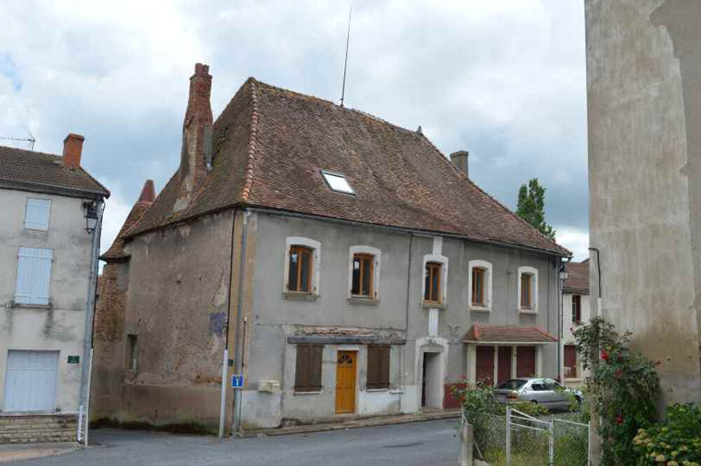 Grande maison de village de caractère, de 387 m2, avec 3 appartements, un grand atelier, un garage, et une co