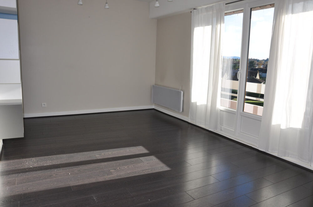 Bel appartement au 3 éme étage avec 3 chambres, cuisine équipée et balcon