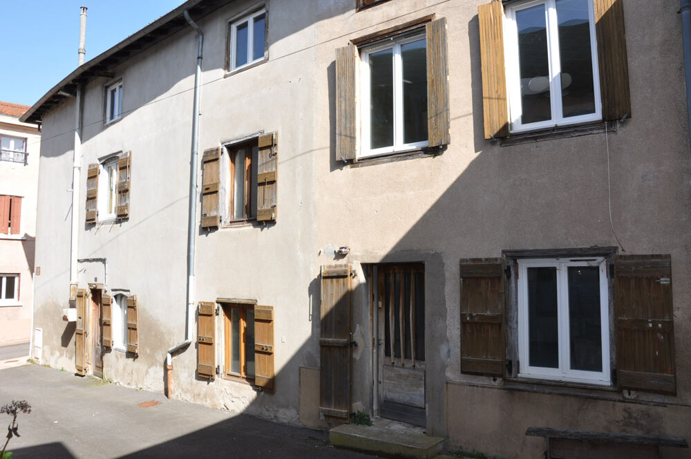 Vente Maison Maison de village divisée en deux appartements, avec un garage et des très beaux combles aménageables. Proche Regny