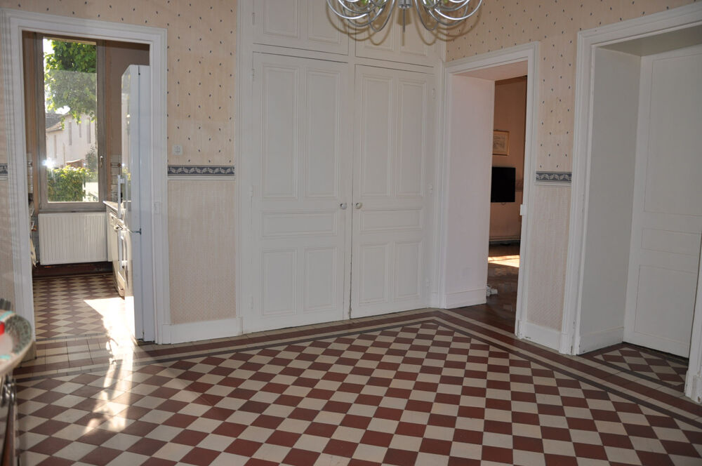 Belle propriété bourgeoise avec dépendances, piscine, 5 chambres et terrain de 1724 m2