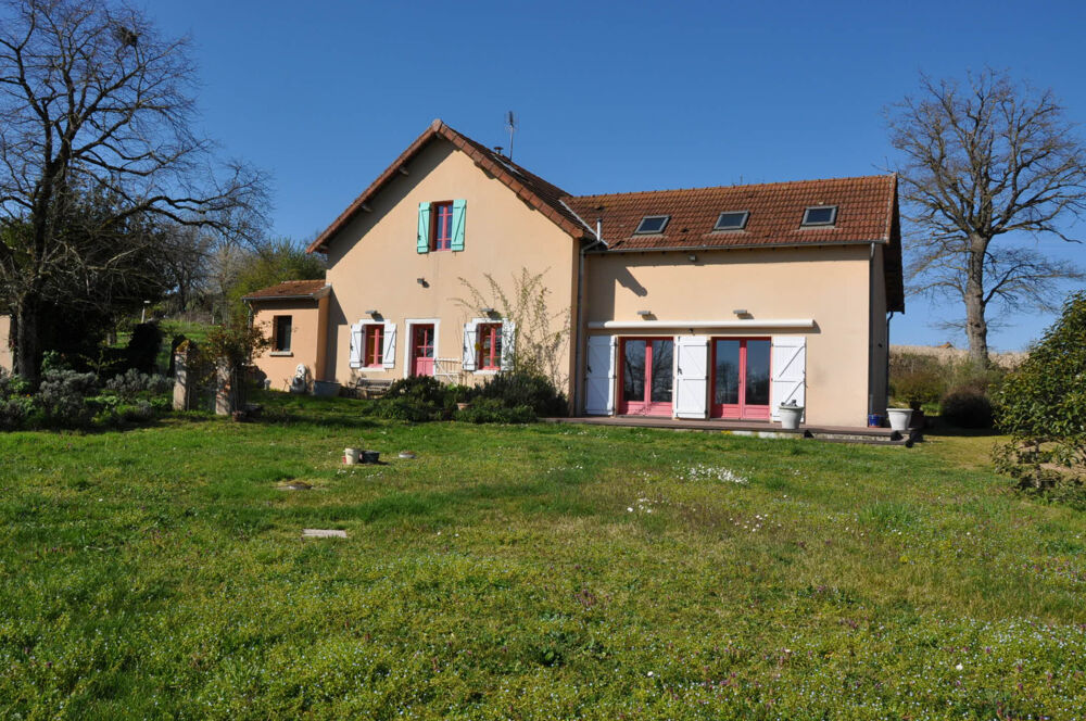 Belle villa atypique de 165 m2, avec une parcelle de terrain de 12327 m2