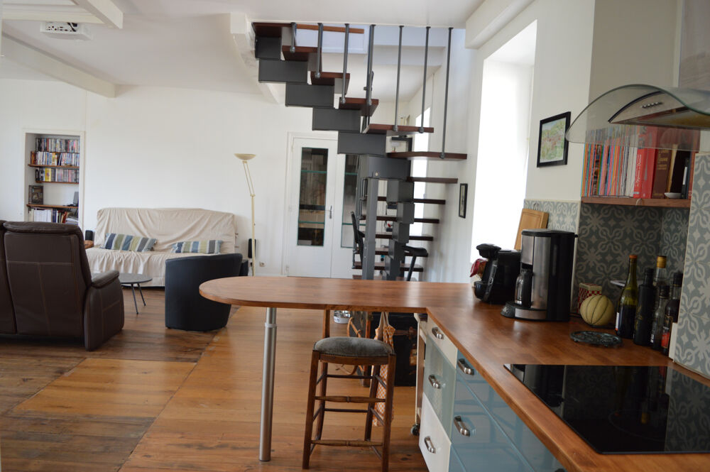 Vente Maison Spacieuse maison en pierre, de 205 m2 habitables, avec 5 chambres et un bureau, deux garages, sur une parcelle Arfeuilles