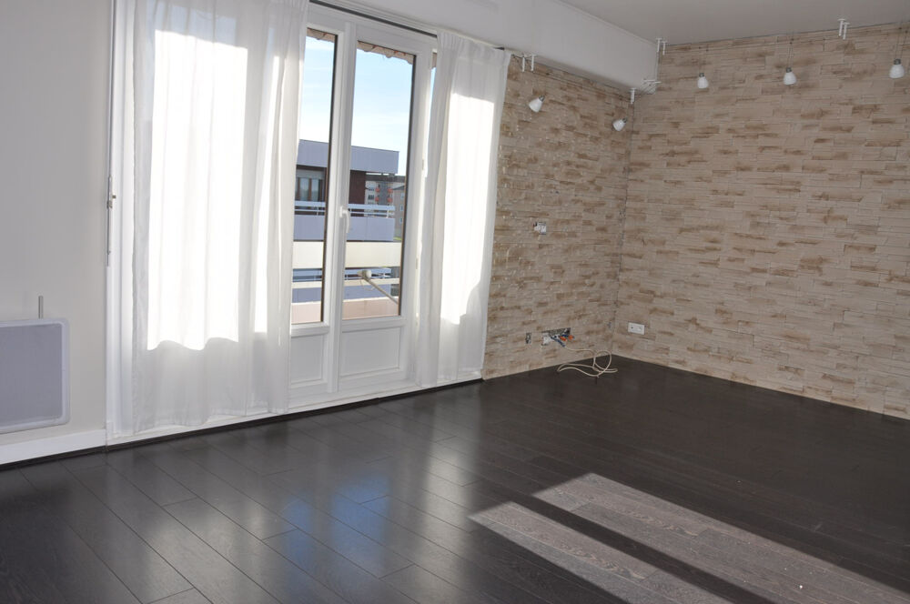 Location Appartement Bel appartement au 3 éme étage avec 3 chambres, cuisine équipée et balcon Lapalisse