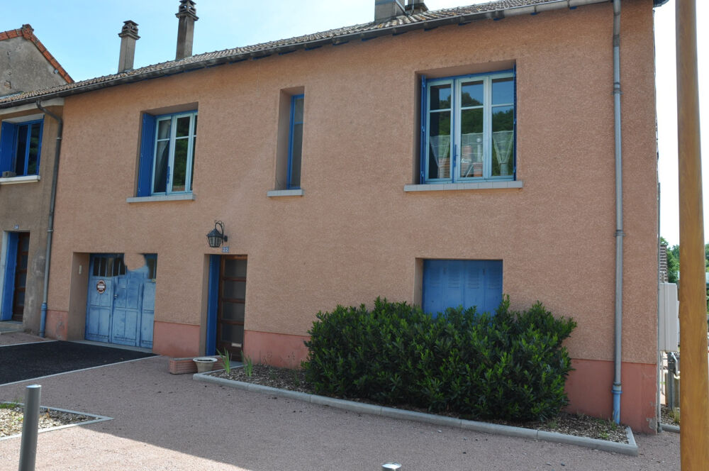 Vente Maison Belle maison de village, avec 2 chambres, garage et plusieurs dépendances Lapalisse
