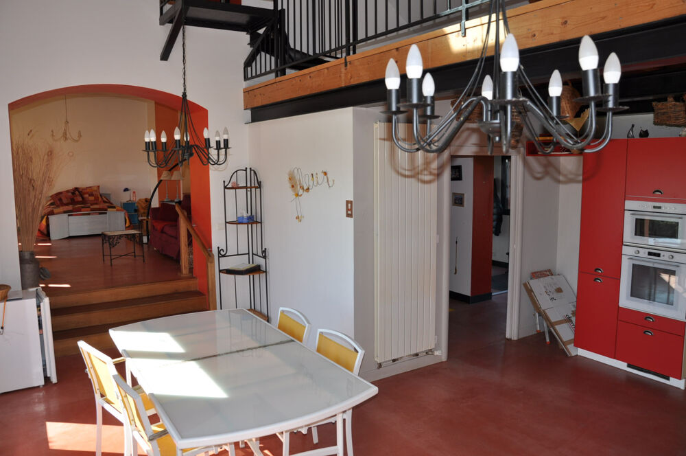Belle villa atypique de 165 m2, avec une parcelle de terrain de 12327 m2