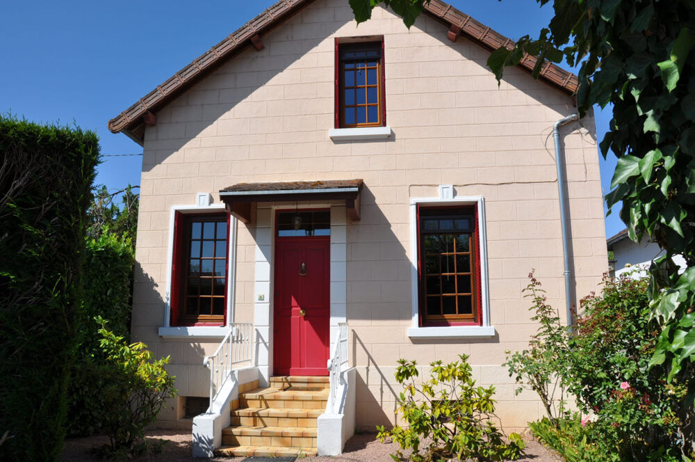 Belle maison proche du centre-ville, avec 3 chambres et un très beau jardin clos (parcelle de 727 m2).