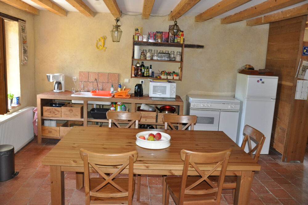 Jolie maison de campagne, 2 chambres et 2823 m2 de terrain