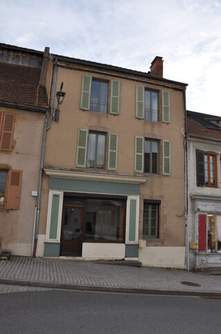 Vente Immeuble Immeuble de caractère en centre-ville, avec local commercial, duplex et appartement loué Lapalisse