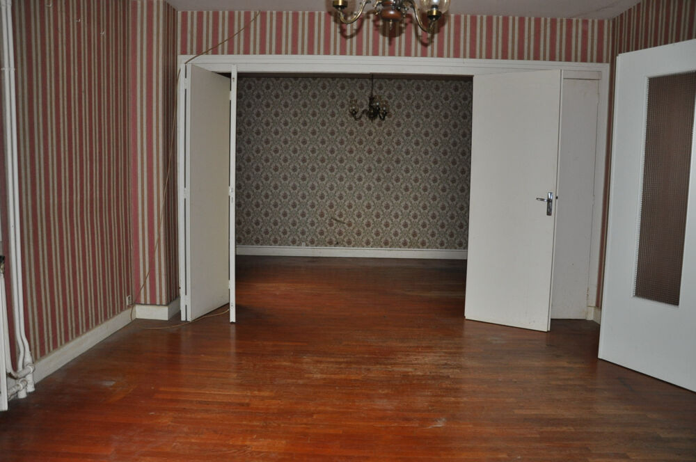 Vente Maison Grand pavillon des ann�es 60, � la campagne, avec 3 chambres, terrain de 1042 m2, pr�voir des travaux d'isolat Perigny