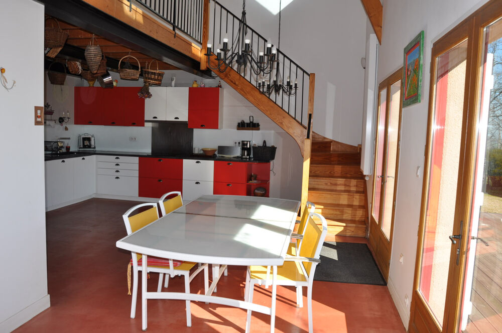 Belle villa atypique de 165 m2, avec une parcelle de terrain de 12327 m2