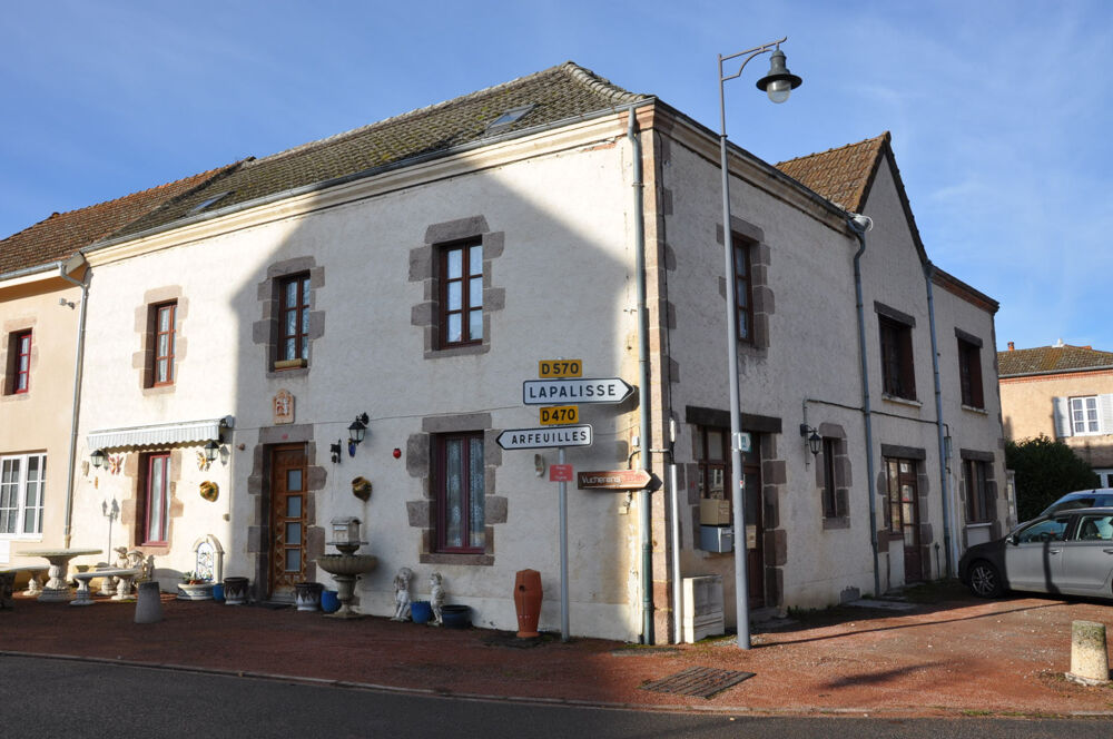 Maison 11 pièces 259 m² · à Droiturier · 259 m² · 173 000 €