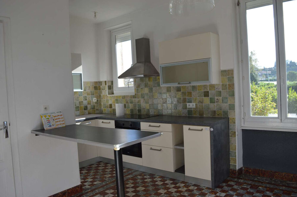 Maison individuelle 118m2, avec garage et 2360m2 de terrain, située à 10' de LAPALISSE, 20' de ROANNE