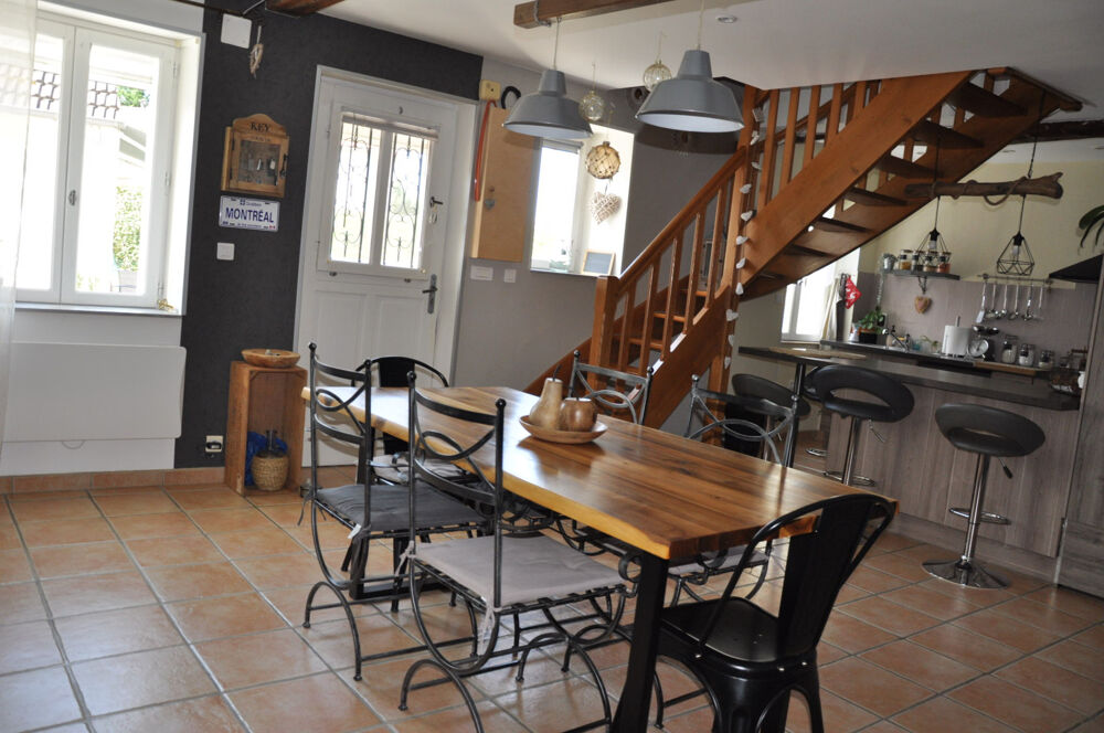 Belle maison de campagne, avec 3 chambres, terrain de 1409 m2 et dépendances