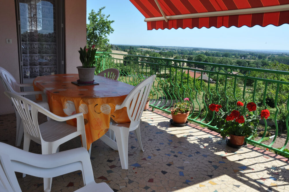 Beau pavillon avec 4 chambres, 2 garages et terrain de 4170 m2