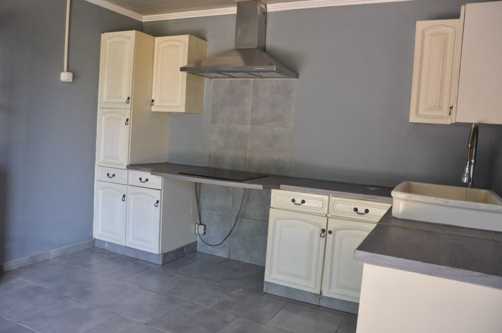 Vente Maison Belle maison en pierre, avec 2 chambres, une grange et terrain de 1543 m2 Liernolles