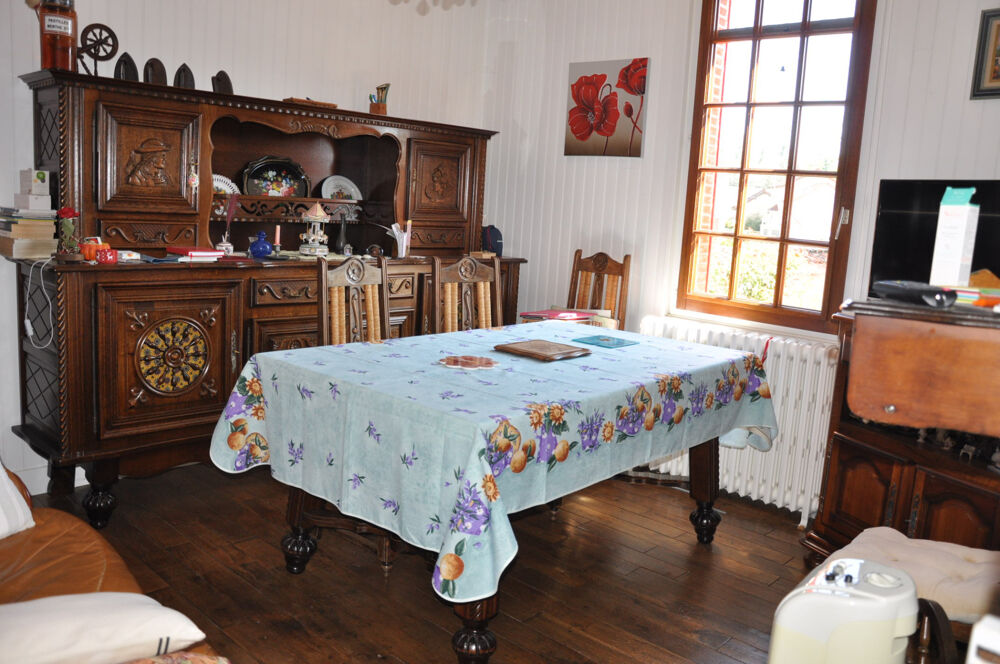 Belle maison proche du centre-ville, avec 3 chambres et un très beau jardin clos (parcelle de 727 m2).