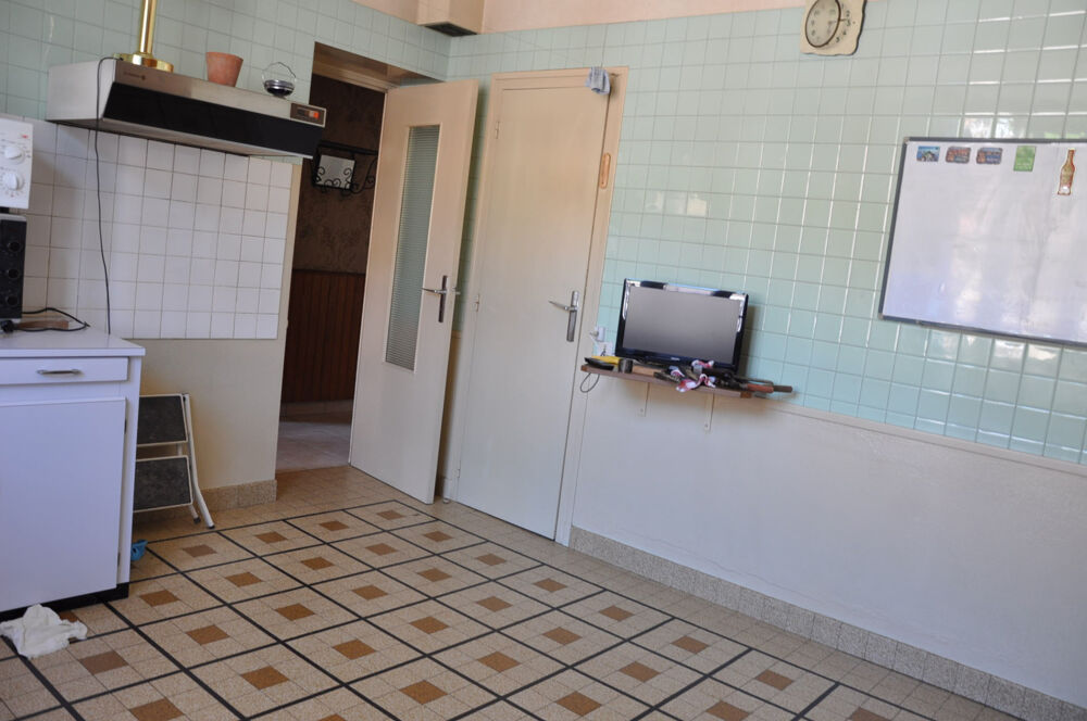 Vente Maison Belle maison de village, avec 2 chambres, garage et plusieurs dépendances Lapalisse