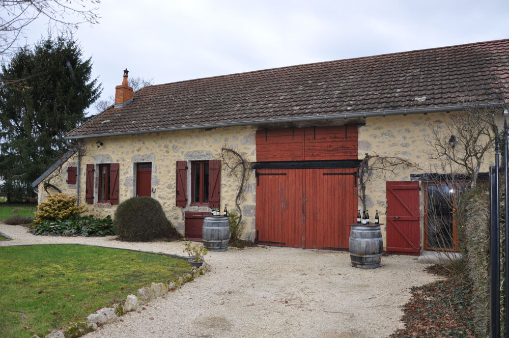 Vente Maison Jolie longère en pierre de chaux, avec 4 hectares de terrain Lapalisse