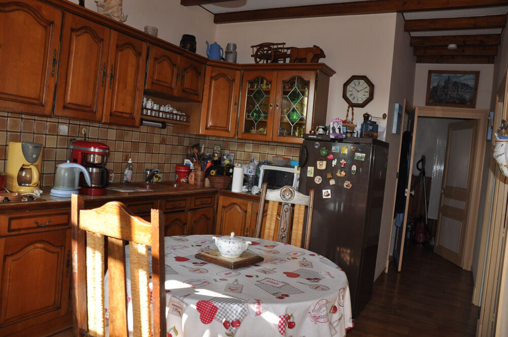 Belle maison proche du centre-ville, avec 3 chambres et un très beau jardin clos (parcelle de 727 m2).