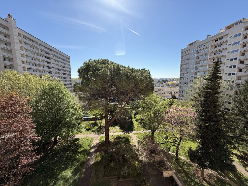 Toulouse rue Bonnat Beau potentiel pour ce T3 traversant avec balcons et parking