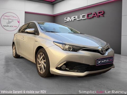Toyota Auris Hybride 136h Dynamic 2017 occasion le Raincy 93340